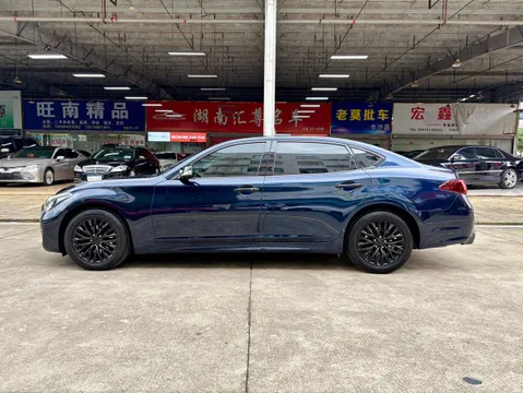 Infiniti Q70