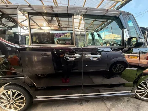 Honda N-BOX Custom
