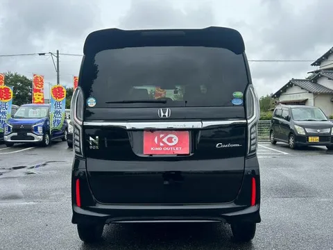Honda N-BOX Custom
