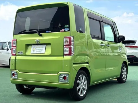 Toyota Pixis Mega