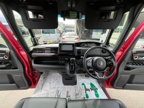 Honda N-BOX Custom