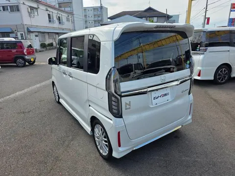 Honda N-BOX Custom