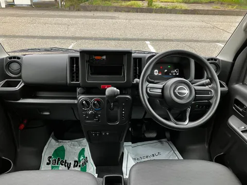 Nissan Clipper Van