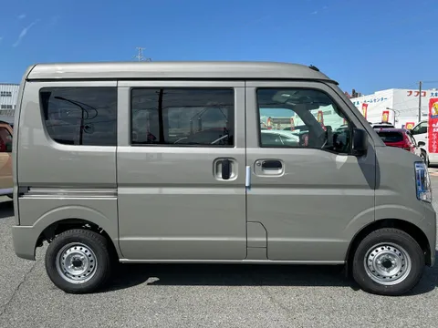 Nissan Clipper Van