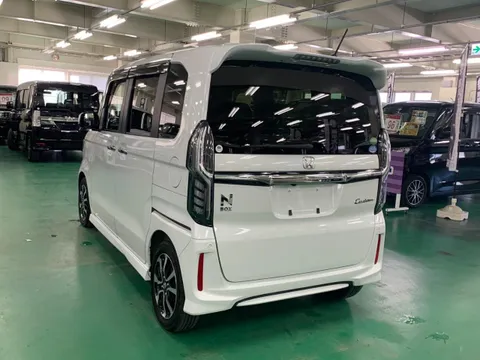 Honda N-BOX Custom