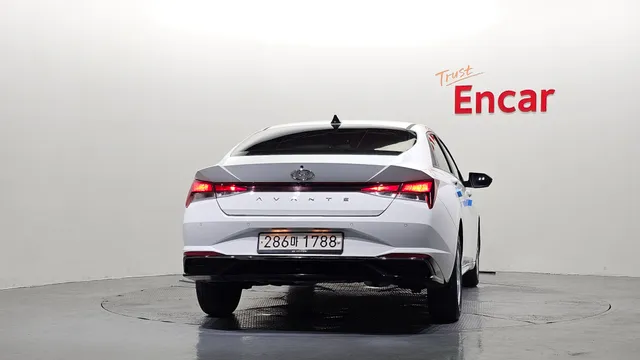 Hyundai Elantra (Avante)