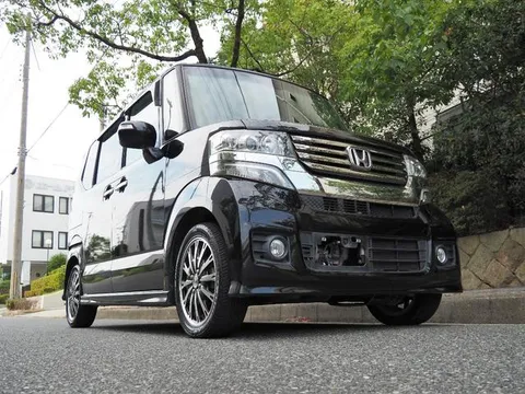 Honda N-BOX Custom
