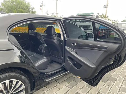 Hongqi H7