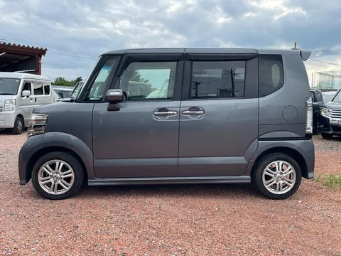 Honda N-BOX Custom