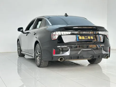 Lynk & Co 03