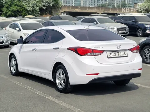 Hyundai Elantra (Avante)