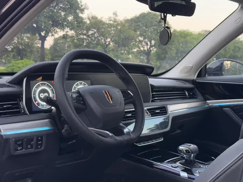 Hongqi HS5