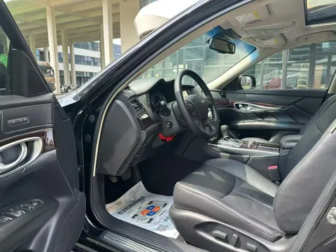 Infiniti Q70