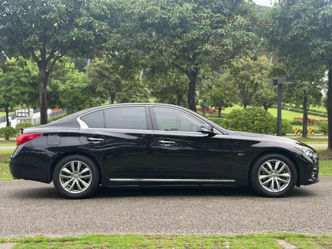 Infiniti Q50L