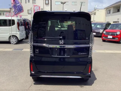 Honda N-BOX Custom