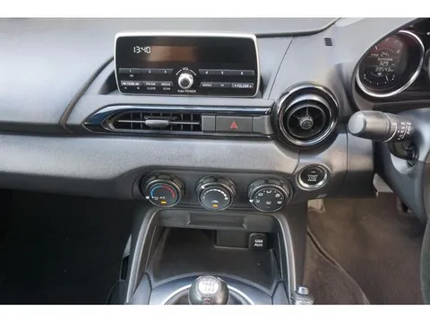 Mazda MX-5 (Roadster)