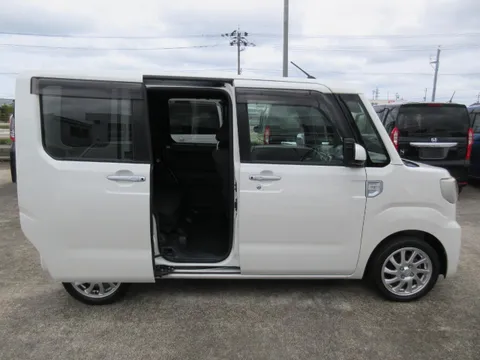 Toyota Pixis Mega