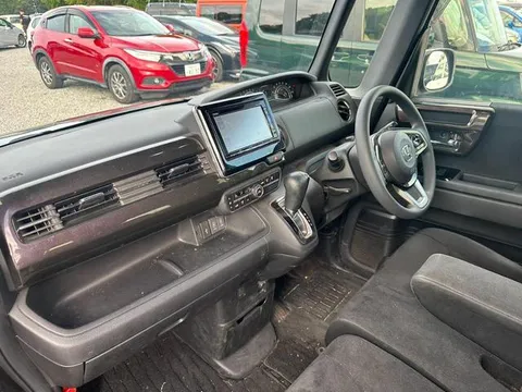 Honda N-BOX Custom