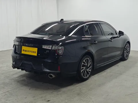 Lynk & Co 03