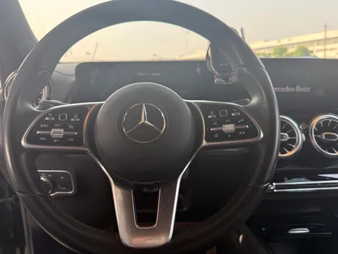 Mercedes-Benz Mercedes-Benz GLB