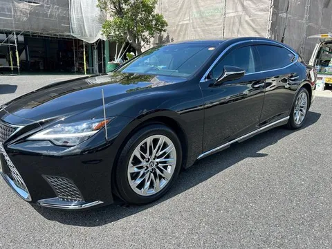 Lexus LS