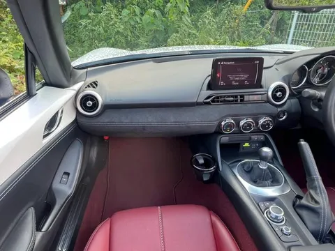 Mazda MX-5 (Roadster)