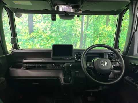 Honda N-BOX Custom