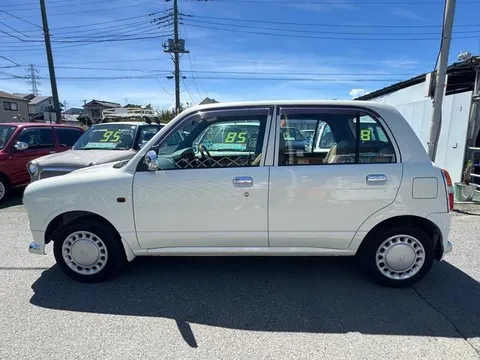 Daihatsu Mira Gino