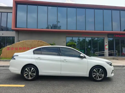 Peugeot 408