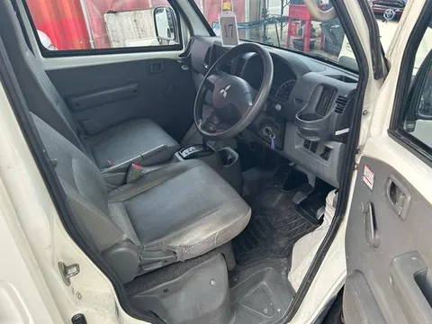 Mitsubishi Minicab Van