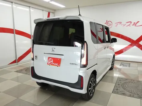 Honda N-BOX Custom