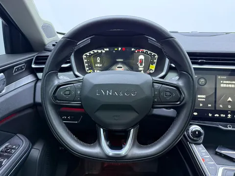 Lynk & Co 01