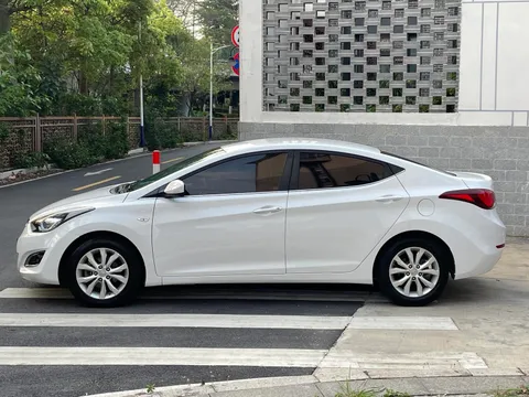 Hyundai Elantra (Avante)