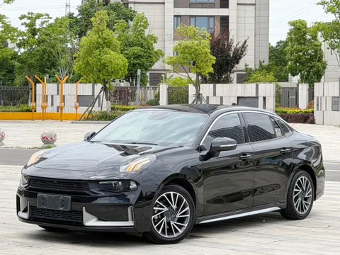 Lynk & Co 03