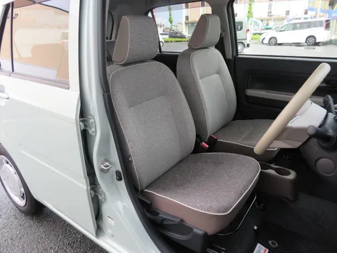 Daihatsu Mira Tocot