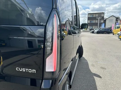 Honda N-BOX Custom