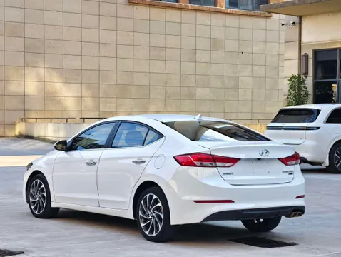 Hyundai Elantra (Avante)