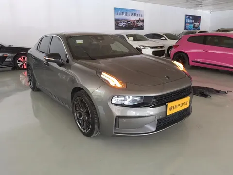 Lynk & Co 03