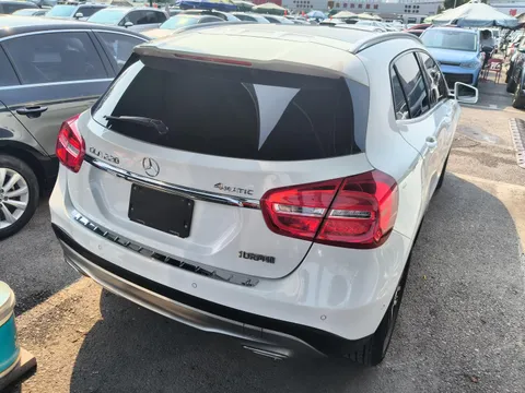 Mercedes-Benz Mercedes-Benz GLA