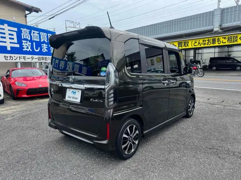 Honda N-BOX Custom