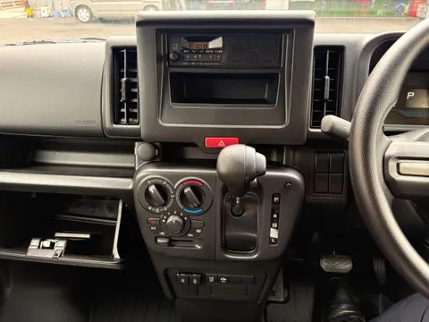Nissan Clipper Van
