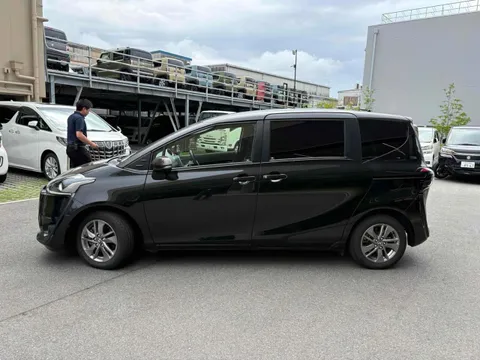 Toyota Sienta