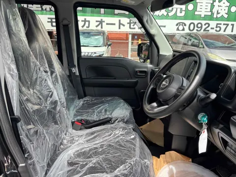 Nissan Clipper Van