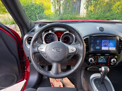 Infiniti ESQ