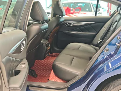 Infiniti Q50L