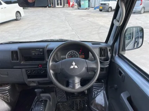 Mitsubishi Minicab Van