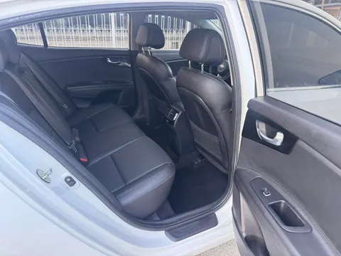 Kia K4