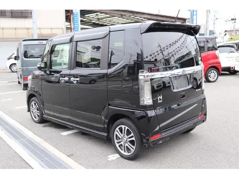 Honda N-BOX Custom