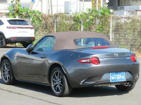 Mazda MX-5 (Roadster)
