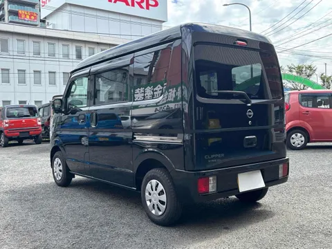 Nissan Clipper Van